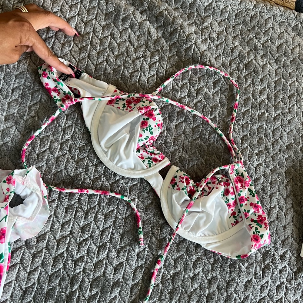 Carnation bikini - Picture 5 of 8